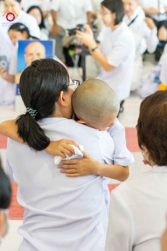 ภาพ No.319466:วันเสาร์ที่ 4 เมษายน พ.ศ.2569 พิธีขอขมา มอบผ้าไตร และถวายบาตรแด่นาคธรรมทายาท ในโครงการบรรพชาสามเณรฟื้นฟูพระพุทธศาสนาทั่วไทย โครงการหน่อแก้วเปรียญธรรม รุ่นที่ 14 โครงการสามเณรยุวธรรมทายาท รุ่นที่ 34 โครงการสามเณรมัชฌิมธรรมทายาท รุ่นที่ 30 ณ สภาธรรมกายสากล