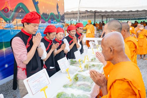 ภาพ No.299212:วันที่ 21 มกราคม พ.ศ. 2569 พิธีถวายภัตตาหารเป็นสังฆทาน แด่พระธรรมยาตรา ณ อนุสรณ์สถานบางปลา วัดบางปลา อำเภอบางเลน จังหวัดนครปฐม ในโครงการธรรมยาตรา กตัญญูบูชา มหาปูชนียาจารย์ พระมงคลเทพมุนี(สด จนฺทสโร) พระผู้ปราบมาร อนุสรณ์สถาน 7 แห่ง ปีที่ 14