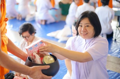 ภาพ No.345422:วันพฤหัสบดีที่ 27 สิงหาคม พ.ศ.2569 พิธีตักบาตรในวันธรรมชัย ณ สภาธรรมกายสากล วัดพระธรรมกาย ปทุมธานี