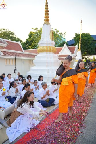 ภาพ No.295430:วันที่ 16 มกราคม พ.ศ. 2569 พิธีต้อนรับพระธรรมยาตรา อนุสรณ์สถานลำดับที่ 4 (ภาพชุดที่ 2) สถานที่เกิดด้วยกายธรรม ณ วัดโบสถ์บน ต.บางคูเวียง จ.นนทบุรี ในโครงการธรรมยาตรา กตัญญูบูชา มหาปูชนียาจารย์ พระมงคลเทพมุนี(สด จนฺทสโร) พระผู้ปราบมาร อนุสรณ์สถาน 7 แห่ง ปี