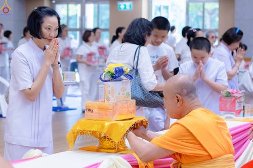 ภาพ No.343660:วันที่ 16 สิงหาคม พ.ศ.2569 พิธีถวายคิลานเภสัช และอุปกรณ์ทางการแพทย์ ณ ห้องแก้วสารพัดนึก2 วัดพระธรรมกาย
