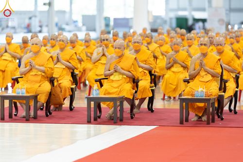 ภาพ No.83729:พิธีวางแผ่นจารึกชื่อและพิธีวางพวงมาลัยสักการะพระประธาน วันอาทิตย์ที่ 16 กรกฎาคม พ.ศ. 2566 ณ รัตนบัลลังก์ สภาธรรมกายสากล วัดพระธรรมกาย