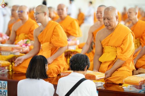 ภาพ No.348298:วันที่ 10 กันยายน พ.ศ.2569 พิธีสวดพระพุทธมนต์ และถวายภัตตาหารเป็นสังฆทาน เนื่องในวันครบ 26 ปี วันคล้ายละสังขาร คุณยายอาจารย์มหารัตนอุบาสิกาจันทร์ ขนนกยูง ณ หอฉันคุณยายอาจารย์ฯ วัดพระธรรมกาย