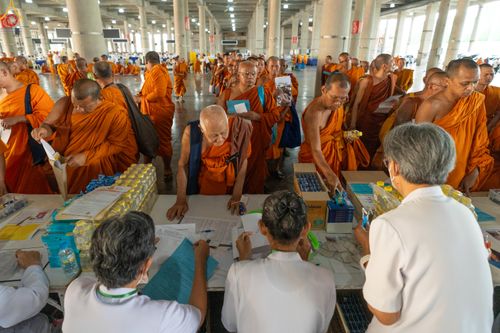 ภาพ No.323528:วันที่ 22 เมษายน พ.ศ.2569(วันคุ้มครองโลก) งานถวายมหาสังฆทาน 40,000 กว่าวัดทั่วประเทศ การเดินทางเข้าวัด , การต้อนรับปฏิสันถารพระสังฆาธิการ  ,  การจัดเตรียมภัตตาหาร , การลงทะเบียน