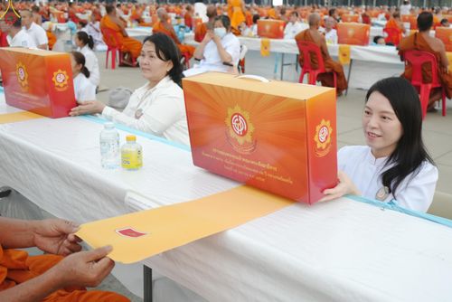 ภาพ No.324731:วันที่ 22 เมษายน พ.ศ.2569 (วันคุ้มครองโลก) บรรยากาศสาธุชน ในงานถวายมหาสังฆทาน 40,000 กว่าวัดทั่วประเทศ ณ ลานธรรม วัดพระธรรมกาย