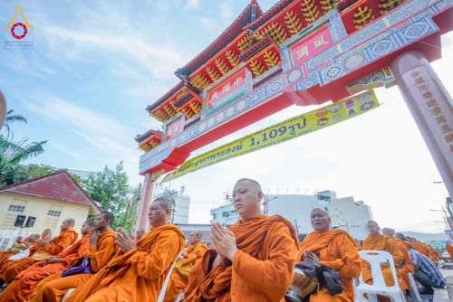 ภาพ No.313953:วันอาทิตย์ที่ 14 มีนาคม พ.ศ. 2569 ทำบุญเมืองหาดใหญ่ตักบาตรพระ 1,109 รูป เติมบุญใหญ่ หลังวิกฤตมหาอุทกภัย ณ ซุ้มประตูไชน่าทาวน์ ถนนศุภสารรังสรรค์ อ.หาดใหญ่ จ.สงขลา