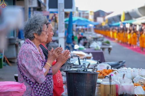 ภาพ No.287791:วันที่ 3 มกราคม พ.ศ. 2569 พิธีต้อนรับพระธรรมยาตรา ครั้งที่ 2 (ภาพชุดที่ 2) ในโครงการธรรมยาตรา กตัญญูบูชา มหาปูชนียาจารย์ พระมงคลเทพมุนี(สด จนฺทสโร) พระผู้ปราบมาร อนุสรณ์สถาน 7 แห่ง ปีที่ 14 ณ อนุสรณ์สถานมหาวิหารพระมงคลเทพมุนี (โลตัสแลนด์) อ.สองพี่น้อง จ.