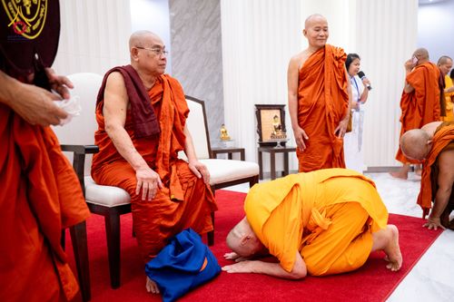 ภาพ No.325547:วันที่ 23 เมษายน พ.ศ.2569 หลวงพ่อทัตตชีโว รองเจ้าอาวาสวัดพระธรรมกาย ถวายการต้อนรับและปฏิสันถารคณะสงฆ์เมียนมาร์และเนปาล