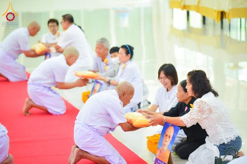 ภาพ No.285139:วันเสาร์ที่ 6 ธันวาคม พ.ศ.2568  พิธีอุปสมบทธรรมทายาท โครงการบรรพชาอุปสมบทหมู่  รุ่นบูชาธรรมมหาปูชนียาจารย์ ประจำปี 2568 ศูนย์ปฏิบัติธรรมและศูนย์อบรมเยาวชนเพชรบุรี อ.ท่ายาง จ.เพชรบุรี ณ วัดศีลคุณาราม อ.เขาย้อย เพชรบุรี