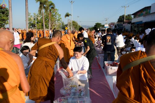 ภาพ No.282486:วันที่ 19 -20 ธันวาคม พ.ศ.2568 เบื้องหลังความสำเร็จ ของการจัดงานตักบาตร พระ 10,000 รูป Skywalk กาญจนบุรี