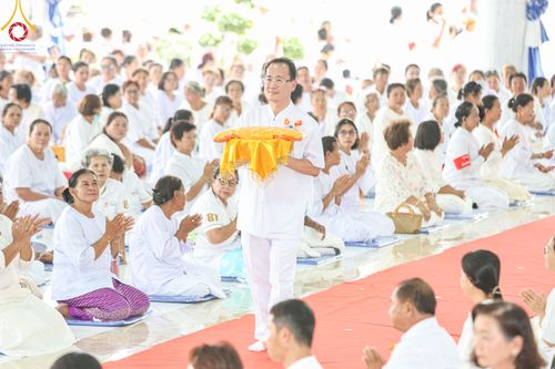 ภาพ No.327271:วันศุกร์ที่ 1 พฤษภาคม พ.ศ.2569 พิธีทอดผ้าป่า โปรยรัตนชาติ ตอกเสาเข็มมงคลต้นแรก สถาปนา “องค์พระเจดีย์เพื่อสร้างสันติภาพโลก” (แห่งแรกของภาคอีสาน) ณ ธุดงคสถานอำนาจเจริญ  อ.เมือง จ.อำนาจเจริญ