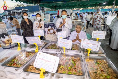 ภาพ No.300972:วันที่ 23 มกราคม พ.ศ. 2569 พิธีถวายภัตตาหารเป็นสังฆทาน แด่พระธรรมยาตรา ณ อนุสรณ์สถานบางปลา วัดบางปลา อำเภอบางเลน จังหวัดนครปฐม ในโครงการธรรมยาตรา กตัญญูบูชา มหาปูชนียาจารย์ พระมงคลเทพมุนี(สด จนฺทสโร) พระผู้ปราบมาร อนุสรณ์สถาน 7 แห่ง ปีที่ 14