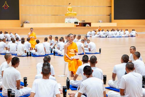 ภาพ No.341070:วันที่ 26 กรกฎาคม พ.ศ. 2569 โครงการพัฒนาคุณธรรม จริยธรรม สำหรับนักเรียนนายสิบตำรวจ (นสต.) รุ่นที่ 17 ศูนย์ฝึกอบรมตำรวจภูธรภาค 1 ได้จัดกิจกรรม ตักบาตรเพื่อน้อมอุทิศถวายเพื่อเป็นพระราชกุศลฯ  และปฏิบัติธรรม ติวธรรมมะ ณ ศูนย์ปฏิบัติธรรมเวิล์ดพีช วัลเล่ย์ (Wo