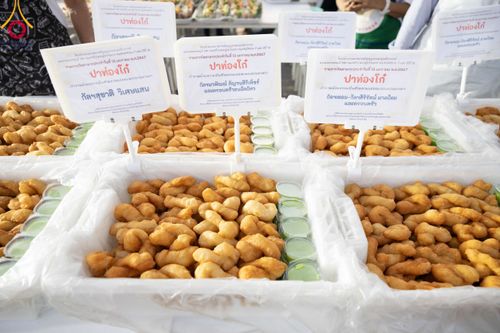 ภาพ No.111021:พิธีถวายภัตตาหารเป็นสังฆทาน แด่คณะพระธรรมยาตราฯ ในโครงการธรรมยาตรา กตัญญูบูชา มหาปูชนียาจารย์ พระมงคลเทพมุนี(สด จนฺทสโร) พระผู้ปราบมาร อนุสรณ์สถาน 7 แห่ง ปีที่ 12 วันที่ 13 มกราคม พ.ศ. 2567 ณ อนุสรณ์สถานมหาวิหารพระมงคลเทพมุนี  (โลตัสแลนด์) อ.สองพี่น้อง จ