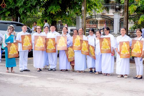 ภาพ No.239774:วันที่ 16-17 สิงหาคม พ.ศ. 2568 การปฏิบัติหน้าที่ของเจ้าหน้าที่ทุกสถานะ เพื่องานพิธีอัญเชิญรูปเหมือนพระมงคลเทพมุนี (สด จันทสโร) และพิธีกดปุ่มอัญเชิญรูปเหมือน พระมงคลเทพมุนี (สด จันทสโร) ณ มหาวิหารแก้วพระมงคลเทพมุนี ศูนย์ปฏิบัติธรรมแก้วเมืองเลย จ.เลย