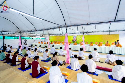 ภาพ No.199382:พิธีถวายภัตตาหารเป็นสังฆทาน แด่พระธรรมยาตรา ณ อนุสรณ์สถานบางปลา วัดบางปลา อำเภอบางเลน จังหวัดนครปฐม ในโครงการธรรมยาตรา กตัญญูบูชา มหาปูชนียาจารย์ พระมงคลเทพมุนี(สด จนฺทสโร) พระผู้ปราบมาร อนุสรณ์สถาน 7 แห่ง ปีที่ 13 วันที่ 22 มกราคม พ.ศ. 2568