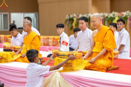 ภาพ No.152851:อบรมเชิงปฎิบัติการจัดกิจกรรมทอดกฐินสัมฤทธิ์ และพิธีมอบผ้าไตรประธานกฐินสัมฤทธิ์เด็กดี V-Star ประจำปีพุทธศักราช 2567  วันเสาร์ที่ 7 กันยายน พ.ศ.2567 ณ สภาธรรมกายสากล วัดพระธรรมกาย