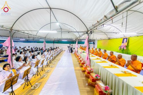 ภาพ No.200216:พิธีถวายภัตตาหารเป็นสังฆทาน แด่พระธรรมยาตรา ณ อนุสรณ์สถานบางปลา วัดบางปลา อำเภอบางเลน จังหวัดนครปฐม ในโครงการธรรมยาตรา กตัญญูบูชา มหาปูชนียาจารย์ พระมงคลเทพมุนี(สด จนฺทสโร) พระผู้ปราบมาร อนุสรณ์สถาน 7 แห่ง ปีที่ 13 วันที่ 23 มกราคม พ.ศ. 2568