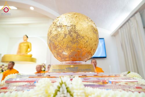 ภาพ No.62394:คณะศิษยานุศิษย์รวมใจสถาปนาและสมโภช ธรรมจักร เพื่ออัญเชิญประดิษฐาน ณ ยอดอุโบสถ 80 ปี หลวงพ่อธัมมชโย วัดพระธรรมกายนิวเจอร์ซี ประเทศสหรัฐอเมริกา  วันอาทิตย์ที่ 7 เมษายน พ.ศ. 2567