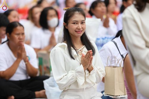 ภาพ No.146258:ตักบาตรพระ 1,384 รูป ทำบุญเมืองฝางครบรอบ 1,383 ปี ถวายเป็นพระราชกุศลแด่พระบาทสมเด็จพระเจ้าอยู่หัว เนื่องในโอกาสพระราชพิธีมหามงคล เฉลิมพระชนมพรรษา 6 รอบ 72 พรรษา วันเสาร์ที่ 27 กรกฎาคม พ.ศ.2567  ณ ถนนหน้าที่ว่าการอำเภอฝาง จ.เชียงใหม่