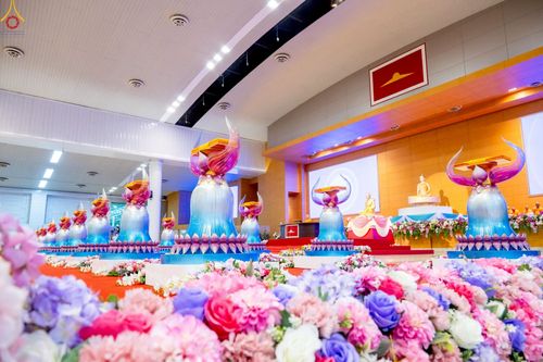 ภาพ No.251270:วันที่ 10 ตุลาคม พ.ศ. 2568 พิธีปฏิบัติธรรม ในวันคล้ายวันเกิด 141 ปี พระมงคลเทพมุนี (สด จนฺทสโร) พระผู้ปราบมาร ณ สภาธรรมกายสากล วัดพระธรรมกาย