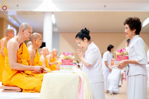 ภาพ No.149079:พิธีถวายคิลานเภสัชและอุปกรณ์ทางการแพทย์ เนื่องในวันธรรมชัย วันอาทิตย์ที่ 18 สิงหาคม พ.ศ. 2567 ณ ห้องแก้วสารพัดนึก 2 สภาธรรมกายสากล วัดพระธรรมกาย