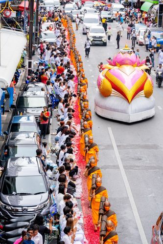 ภาพ No.128501:พิธีอัญเชิญพระบรมสารีริกธาตุ " ใจกลางเมืองนครหาดใหญ่ " เพื่อประดิษฐาน ณ มหารัตนเจดีย์สิริปทุมสวรรค์ (เจดีย์อริยพุทธะ 5 พระองค์) ศูนย์ปฏิบัติธรรมภาคใต้ อ.บางกล่ำ จ.สงขลา  วันที่ 9 มีนาคม พ.ศ. 2567 (ชุดที่ 2)