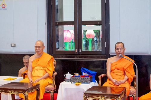 ภาพ No.230953:วันอังคารที่ 1 กรกฎาคม พ.ศ. 2568 ผู้ว่าราชการจังหวัดปทุมธานี เป็นประธานพิธีต้อนรับ สัญญาบัตร พัดยศ พระครูสัญญาบัตรสายต่างประเทศ วัดพระธรรมกาย ประจำปี พ.ศ. 2568 จำนวน 19 รูป