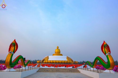 ภาพ No.198622:พระธรรมยาตราปฏิบัติธรรม และถ่ายภาพหมู่ประวัติศาสตร์ ณ อนุสรณ์สถานบางปลา วัดบางปลา อำเภอบางเลน จังหวัดนครปฐม ในโครงการธรรมยาตรา กตัญญูบูชา มหาปูชนียาจารย์ พระมงคลเทพมุนี(สด จนฺทสโร) พระผู้ปราบมาร อนุสรณ์สถาน 7 แห่ง ปีที่ 13 วันที่ 20 มกราคม พ.ศ. 2568