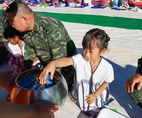 ภาพ No.125254:พิธีตักบาตรเนื่องในวันมาฆบูชา ณ สนามโรงเรียนบ้านนาเกียน  อำเภออมก๋อย จังหวัดเชียงใหม่ วันเสาร์ที่ ๒๔ กุมภาพันธ์ พ.ศ. ๒๕๖๗