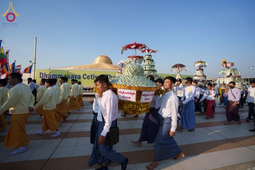 ภาพ No.178212:พิธีทอดผ้าป่าไทย-เมียนมา ครั้งที่ 7 วันอาทิตย์ที่ 1 ธันวาคม พ.ศ.2567 ณ สภาธรรมกายสากล  พระมหาธรรมกายเจดีย์ วัดพระธรรมกาย จ.ปทุมธานี