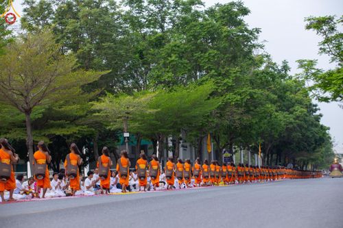 ภาพ No.120329:พิธีต้อนรับพระธรรมยาตรา ในโครงการธรรมยาตรา กตัญญูบูชา มหาปูชนียาจารย์ พระมงคลเทพมุนี(สด จนฺทสโร) พระผู้ปราบมาร อนุสรณ์สถาน 7 แห่ง ปีที่ 12 วันที่ 28 มกราคม พ.ศ. 2567 ณ วัดพระธรรมกาย จ.ปทุมธานี (ชุดที่ 2)