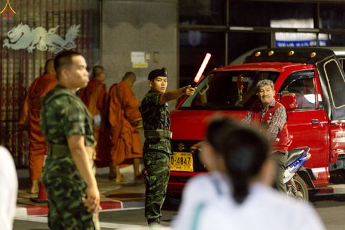 ภาพ No.237355:วันที่ 9-10 สิงหาคม พ.ศ. 2568 การเตรียมงาน เก็บงาน ของเจ้าหน้าที่ทุกสถานะ ในงานมหาสังฆทาน ตักบาตรพระ 10,000 รูป ใจกลางเมืองหาดใหญ่ จ.สงขลา