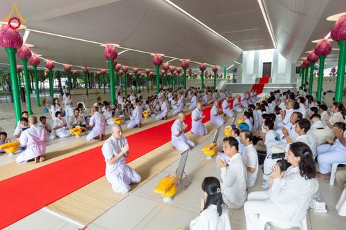 ภาพ No.244703:วันเสาร์ที่ 6 กันยายน พ.ศ. 2568 พิธีขอขมา-รับผ้าไตรของนาคธรรมทายาท โครงการอุปสมบทหมู่บูชาธรรมครบรอบ 108 ปี  วันครูผู้ค้นพบวิชชาธรรมกาย ณ โบสถ์พระไตรปิฎก วัดพระธรรมกาย