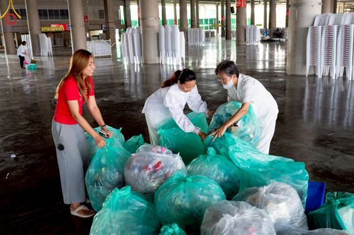 ภาพ No.220791:วันที่ 24-25 เมษายน พ.ศ. 2568 การเก็บงาน ผ้ารับประเคน ผ้าระบาย โต๊ะ เก้าอี้  ภายหลังงานวันคุ้มครองโลก ณ วัดพระธรรมกาย