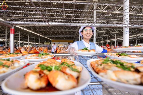 ภาพ No.60230:คณะสงฆ์ 10,000 กว่าวัดฉันภัตตาหารเพล ในวันคุ้มครองโลก วันจันทร์ที่ 22 เมษายน พ.ศ. 2567 ณ สภาธรรมกายสากล วัดพระธรรมกาย