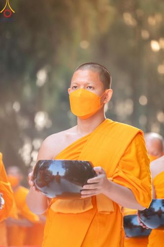 ภาพ No.107552:พิธีตักบาตรพระธรรมยาตราฯ ในโครงการธรรมยาตรากตัญญูบูชา มหาปูชนียาจารย์ พระมงคลเทพมุนี(สด จนฺทสโร) พระผู้ปราบมาร ปีที่ 12 ณ อนุสรณ์สถานมหาวิหารพระมงคลเทพมุนี อ.สองพี่น้อง จ.สุพรรณบุรี วันที่ 7 มกราคม พ.ศ. 2567