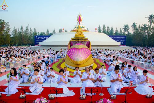 ภาพ No.110260:พิธีตักบาตรพระธรรมยาตราฯ ในโครงการธรรมยาตรากตัญญูบูชา มหาปูชนียาจารย์ พระมงคลเทพมุนี(สด จนฺทสโร) พระผู้ปราบมาร ปีที่ 12 ณ อนุสรณ์สถานลำดับที่ 2 สถานที่ตั้งมโนปณิธานบวชตลอดชีวิต อนุสรณ์สถานบางนางแท่น จ.นครปฐม วันที่ 11 มกราคม พ.ศ. 2567