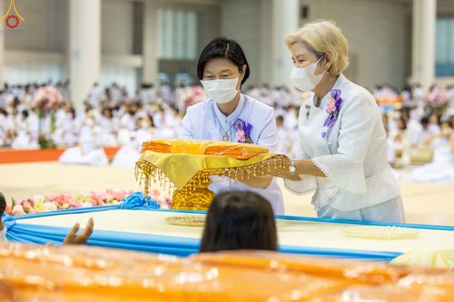 ภาพ No.88966:พิธีทอดผ้าป่าสมทบกฐินครั้งที่ 2 วันศุกร์ที่ 29 กันยายน พ.ศ. 2566 วันเพ็ญขึ้น 15 ค่ำ เดือน 10 ณ ห้องแก้วสารพัดนึก 1 วัดพระธรรมกาย