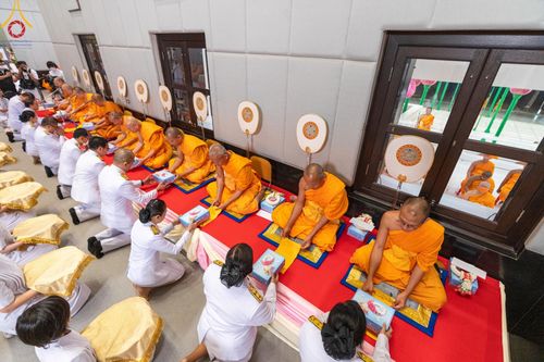 ภาพ No.123255:พิธีพระราชทานสัญญาบัตร พัดยศ และผ้าไตร แด่พระสงฆ์ในเขตปกครองคณะสงฆ์หนกลาง ณ วัดพระศรีมหาธาตุ เขตบางเขน กรุงเทพมหานคร และพิธีมุทิตาสักการะพระสังฆาธิการ ผู้ได้รับเลื่อนและตั้งสมณศักดิ์ ตามพระบรมราชโองการ ณ วัดพระธรรมกาย ในวันที่ 4 กุมภาพันธ์ พ.ศ. 2567