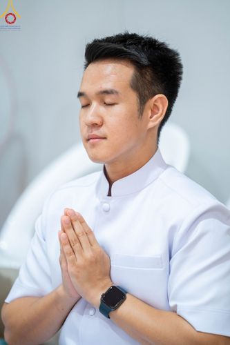 ภาพ No.87113:พิธีทักษิณานุปทานแด่บรรพชนตระกูลผ่องสวัสดิ์ และหมู่ญาติที่ล่วงลับไปแล้ว ณ มหาเจดีย์ทัตตชีโว ศูนย์อบรมเยาวชนกาญจนบุรี วันที่ 31 สิงหาคม พ.ศ. 2566