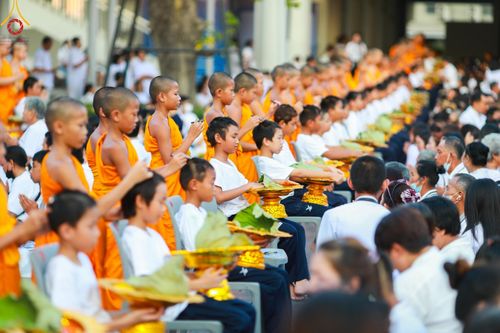 ภาพ No.132916:พิธีตัดปอยผม โครงการหน่อแก้วเปรียญธรรม รุ่นที่ 12 ณ ค่ายจองแชมป์ หมู่กฏิสามเณรเปรียญธรรม วัดพระธรรมกาย วันอาทิตย์ที่ 31 มีนาคม พ.ศ. 2567