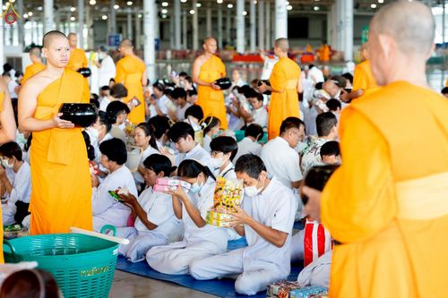 ภาพ No.227886:วันอาทิตย์ที่ 1 มิถุนายน พ.ศ. 2568 พิธีตักบาตร , พิธีบูชาข้าวพระ ณ วัดพระธรรมกาย จ.ปทุมธานี