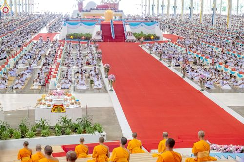 ภาพ No.236077:วันที่ 3 สิงหาคม พ.ศ. 2568 พิธีบูชาข้าวพระ ณ สภาธรรมกายสากล วัดพระธรรมกาย