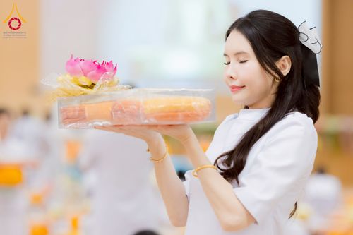 ภาพ No.270619:วันอาทิตย์ที่ 16 พฤศจิกายน พ.ศ. 2568 ถวายกองทุนโครงการอุปสมบทหมู่ 3,000 รูปทั่วไทย  รุ่นบูชาธรรมมหาปูชนียาจารย์ ณ ห้องแก้วสารพัดนึก 2 สภาธรรมกายสากล วัดพระธรรมกาย