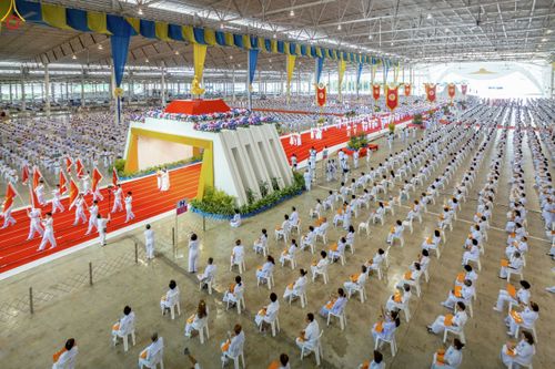 ภาพ No.240710:วันพุธที่ 27 สิงหาคม พ.ศ. 2568 พิธีทอดผ้าป่าเพื่อสร้างอาคาร  82 ปี หลวงพ่อธัมมชโย สมทบกฐินวัดพระธรรมกาย และกฐิน 30,000 วัดทั่วประเทศ ครั้งที่ 1