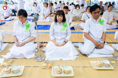 ภาพ No.201820:พิธีถวายภัตตาหารเป็นสังฆทาน แด่พระธรรมยาตรา ณ อนุสรณ์สถานบางปลา วัดบางปลา อำเภอบางเลน จังหวัดนครปฐม ในโครงการธรรมยาตรา กตัญญูบูชา มหาปูชนียาจารย์ พระมงคลเทพมุนี(สด จนฺทสโร) พระผู้ปราบมาร อนุสรณ์สถาน 7 แห่ง ปีที่ 13 วันที่ 26 มกราคม พ.ศ. 2568