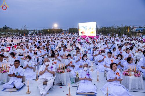 ภาพ No.118200:พิธีจุดประทีปถวายเป็นพุทธบูชา และบูชาธรรมมหาปูชนียาจารย์ พระมงคลเทพมุนี(สด จนฺทสโร) วันที่ 24 มกราคม พ.ศ. 2567 ณ อนุสรณ์สถานบางปลา อ.บางเลน จ.นครปฐม