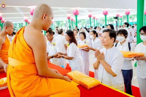 ภาพ No.227716:วันเสาร์ที่ 31 พฤษภาคม พ.ศ.2568 พิธีถวายผ้าไตรแด่สามเณรผู้เข้ารับการอุปสมบท , พิธีอุปสมบทสามเณรเตรียม DCI วัดพระธรรมกาย จ.ปทุมธานี
