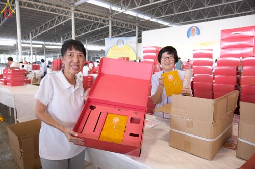 ภาพ No.212041:วันจันทร์ที่ 17 มีนาคม พ.ศ. 2568 บุญบรรจุกล่องไทยธรรม เพื่อถวายแด่พระสังฆาธิการ 40,000 กว่าวัดทั่วไทย ในวันคุ้มครองโลก 22 เมษายน พ.ศ. 2568 ณ บ้านแก้วเรือนทองคุณยายฯ วัดพระธรรมกาย